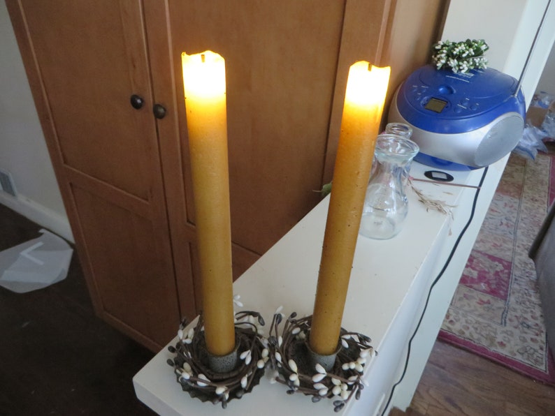 GRUBBY TAPER L.E.D. Candles with holders and pip berry ring image 3