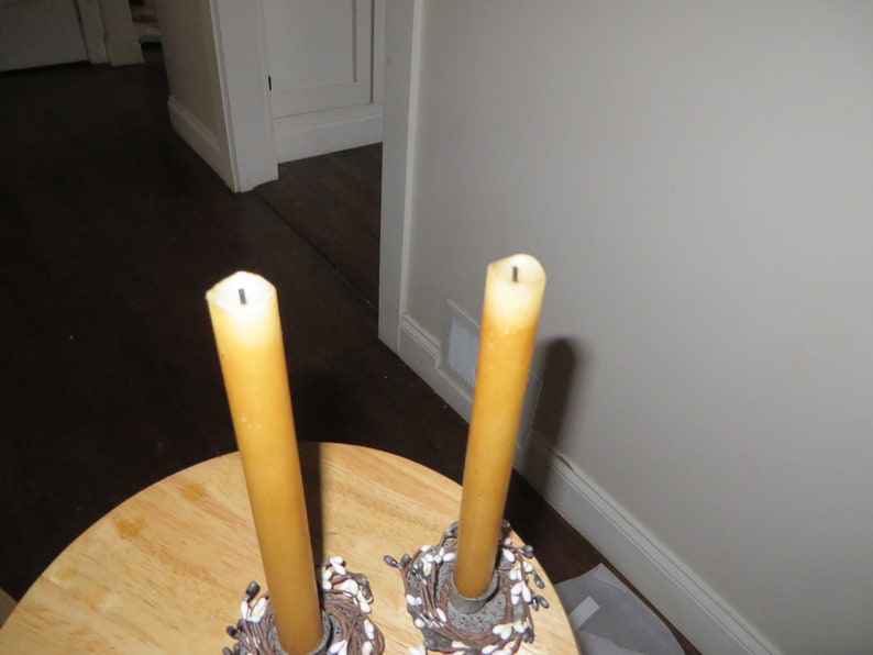 GRUBBY TAPER L.E.D. Candles with holders and pip berry ring image 8