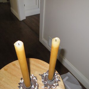 GRUBBY TAPER L.E.D. Candles with holders and pip berry ring image 7