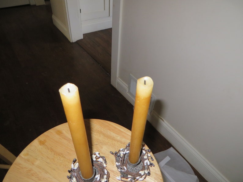 GRUBBY TAPER L.E.D. Candles with holders and pip berry ring image 7