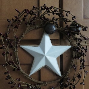 Burgundy PRIMITIVE PIP BERRY Wreath                      White Star Wreath                  Barn Star Wreath
