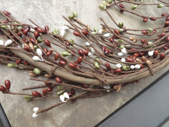 Cream With Metal Stars Pip Berry Garland, Country Garland, Floral Garland 