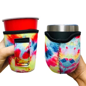 Soporte para vaso de vino Tie Dye de 355 ml (12 oz)™ Compatible con vasos rojos de 473 ml (16 oz) Soporte para bálsamo labial Asa con bolsillo Patente en trámite