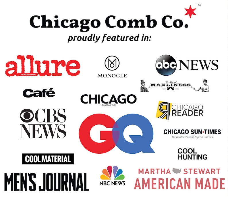 Może przedstawiać: Białe tło z tekstem "Chicago Comb Co." w kolorze czarnym, po kt&oacute;rym następuje tekst "proudly featured in:" r&oacute;wnież w kolorze czarnym. Obraz zawiera logo r&oacute;żnych publikacji i medi&oacute;w, w tym Allure, Monocle, ABC News, Cafe, Chicago Magazine, CBS News, GQ, Chicago Reader, Chicago Sun-Times, Cool Hunting, Men's Journal, NBC News i Martha Stewart American Made.