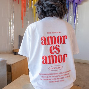 AMOR ES AMOR - Lateinisches T-Shirt - Geschenke für Sie - Marke von Latein im Besitz - Lateinx - Lateinische Shirts