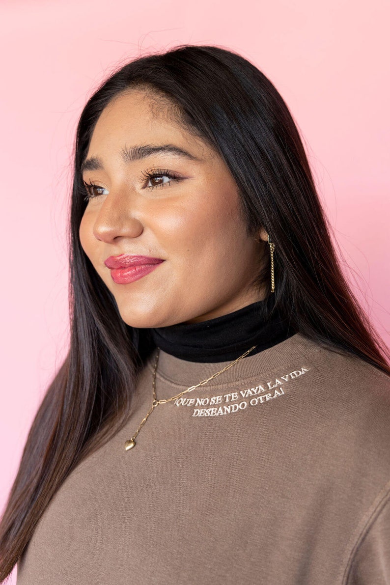 Vida Sweatshirt (Cafecita) - Latina Sweatshirt - Latina Shirt - Vida Sweatshirt - Embroidered Sweatshirt - Latina Owned - Brown Sweatshirt 
