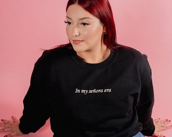 Señora Era Sweatshirt - Black Sweatshirt - Ivory Embroidery - Unisex Fit -