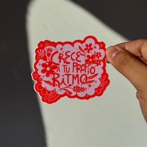Crece a tu Propio Ritmo Sticker - Spanish Stickers - Spanish Gifts - Laptop Stickers - Latina Owned Shops - Latina Business - Latina Owned