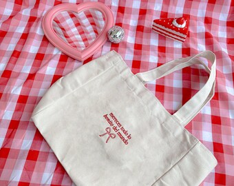 Mereces Todo Lo Bonito Del Mundo tote - Latina Brand - Spanish Stuff - Spanish Tote Bag - Valentines Day Gift - Galentines Day Gift