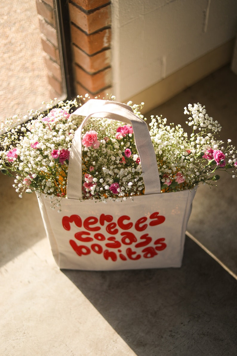 Mereces Cosas Bonitas Tote Bag image 2