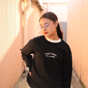Todo Bien Sweatshirt - Latina Sweater -  Latina Sweatshirt - Latina Power - Latina - Latina Shirts - Latina Owned Shops - Latina Business
