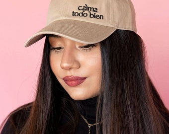 Todo bien Dad Hat - Latina Hat - Negocios propiedad de latinas - Tiendas propiedad de latinas - Sombreros latinas - Gorras latinas - Latina