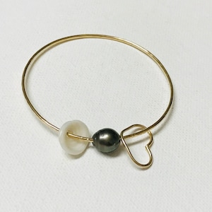Hawaii Tahitian Pearl 14 Gauge Gold Filled Or Sterling Silver  Hammered Bangle Bracelet With Gold Heart Charm And Puka Shell