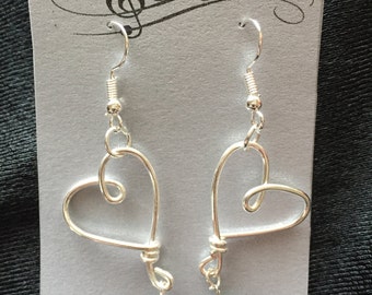 Silver Plated Wire Heart Dangling Earrings With White Or Black Freshwater Pearl