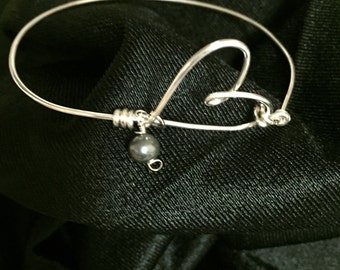 Wire Twisted Heart Bangle Bracelet With White Or Black Fresh Water Pearl