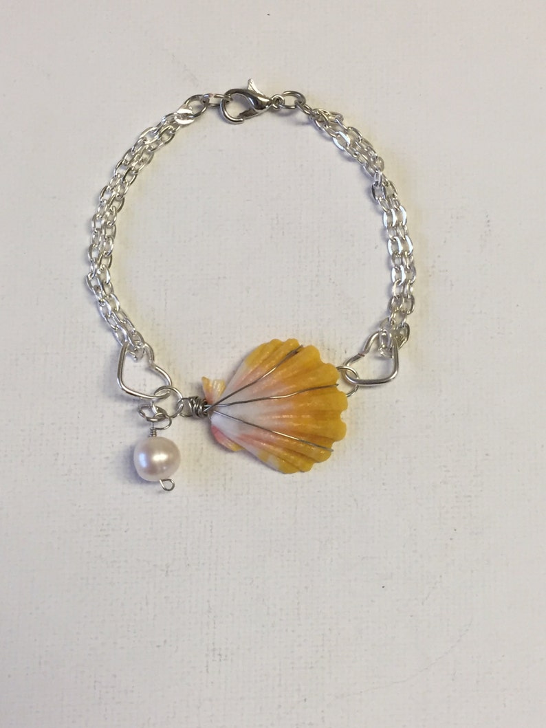 Hawaii Sunrise Shell Silver Wire Hearts And Chain Bracelet With Freshwater Pearl image 1