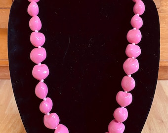 Lei di noci di kukui rosa delle Hawaii