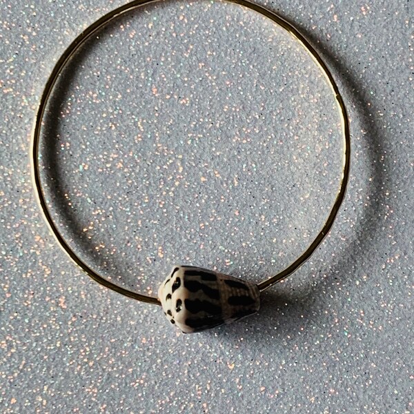 Tanline Designs Hebrew Cone Bangle – Gold Hammered Shell Bracelet | Coastal Jewelry Capitola
