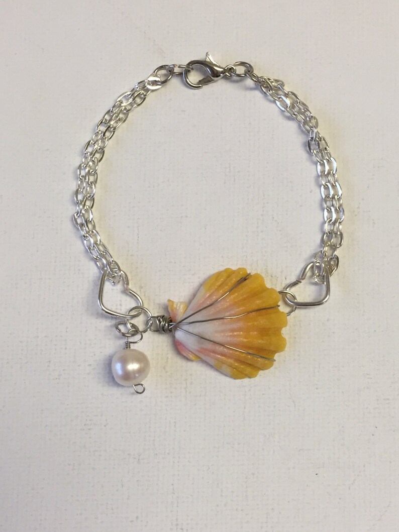 Hawaii Sunrise Shell Silver Wire Hearts And Chain Bracelet With Freshwater Pearl image 2