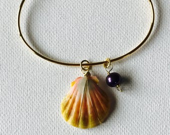 Hawaii Sunrise Shell And Black Pearl Gold Wire Wrapped Bangle Bracelet