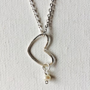 Silver Wire Floating Heart Necklace With Freshwater Pearl image 2