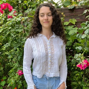 French antique Edwardian Victorian cotton lacy white blouse image 2