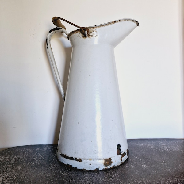 VINTAGE ENAMEL MILK can with a handle, Rustic large white churn, Rusted metal milk canister, Milk tin flower vase, Large planter garden