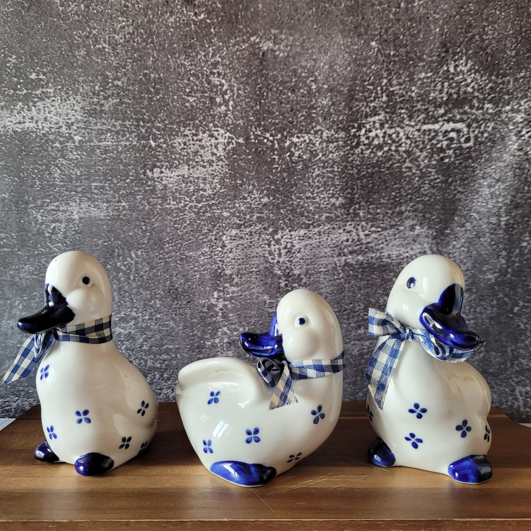 DUCK CERAMIC FIGURINES Cute Family Set of 3 Ducks With Bow Etsy UK