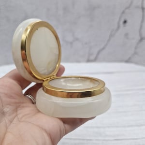 ONYX KEEPSAKE BOX, kleine witte stenen doos, compacte ringcontainer, opbergkist oorbellen oorbellen met deksel, decoratieve plankbal, vintage damescadeau