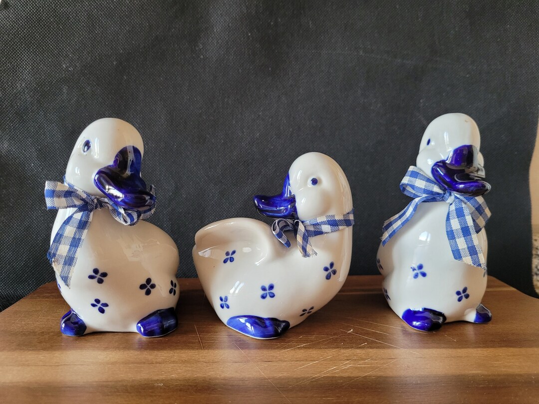 DUCK CERAMIC FIGURINES Cute Family Set of 3 Ducks With Bow Etsy