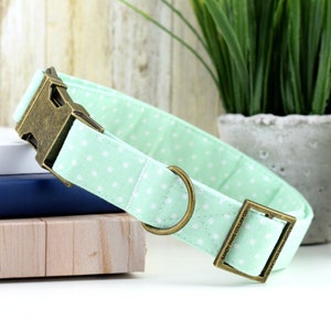Collier pour chien à pois - menthe et blanc ~ Collier pour chien en tissu ~ Collier pour chien tendance ~ Quincaillerie en bronze antique ~ Collier Sandy Paws Co