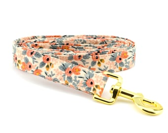 Les Fleurs Rosa Hondenriem - Perzik ~ Bloemenstof Hondenriem ~ Rifle Paper Co Stof Hondenriem ~ Sandy Paws Collar Co