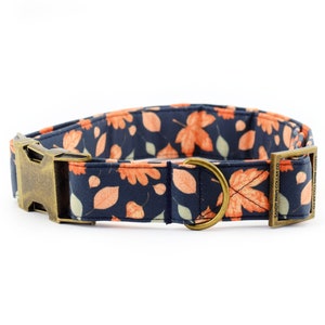 Hundehalsband mit fallenden Blättern - Navy ~ Hundehalsband aus Stoff ~ Personalisiertes Hundehalsband ~ Antik Bronze Hardwares ~ Sandy Paws Collar Co®