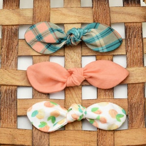 Pfirsich Knoten Haarschleifen ~ Baby Haarschleifen ~ Hunde Haarschmuck ~ Hunde Haarspange ~ Baby Haarschmuck ~ Sandy Paws Collar Co®