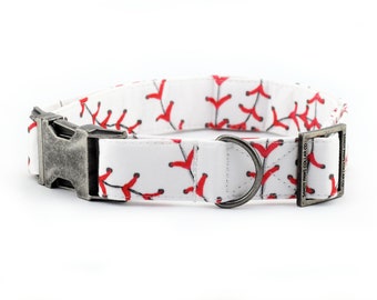 Collare per cani con lacci da baseball ~ Collare per cani alla moda in tessuto di cotone stile baseball ~ Accessori in metallo color argento anticato ~ Sandy Paws Collar Co