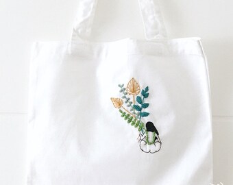 Hand-embroidered tote bag - Vegetable necklace - Cotton tote bag - Embroidery