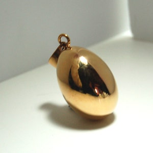 Chiming Harmony Ball Gold Oval Pendant has a wonderful pleasing sound
