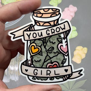 Adesivo de vinil brilhante resistente à água You Grow Girl | Arte de alta qualidade Witchy Witch Marijuana Stoned Weed Dope Cannabis Nuggets Jar Hearts TF