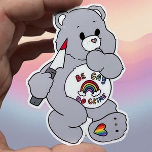 Gay Troetelbeertjes glanzend vinyl waterbestendige sticker | Hoogwaardige Art Pride LGBTQIA-lesbische niet-binaire Bi Pan Ace Do Crime Knife Unique Love