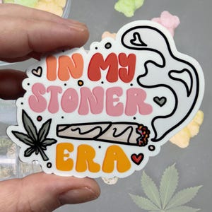 In My Stoner Era glänzender Vinylaufkleber | Hochwertige Kunst Witchy Witch Marihuana Stoned Unkraut Dope Cannabis Swiftie Ganja Girl
