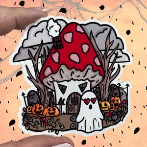 Autocollant résistant à l'eau en vinyle brillant Cottage hanté champignon | Art de haute qualité Halloween 2024 Core Ghost RIP citrouille effrayante citrouille d'Halloween