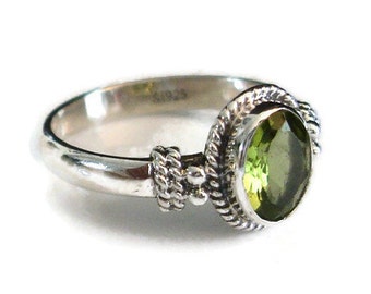 Details about   Gemondo Sterling Silver Five Stone Peridot Round Gradient Ring