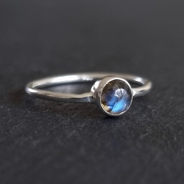 Round Labradorite Stacking Ring, 5mm 925 Silver Ring, Solitaire Ring, Dainty Ring, Boho Ring, Gemstone Engagement Ring, Mistry Gems, R10LAB