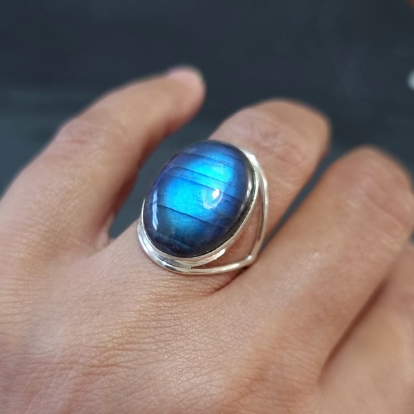 Grande bague ovale en labradorite, bague de cocktail en argent sterling 925 20 mm x 15 mm, pierre bleue irisée, bague de fiançailles, Mistry Gems, R80LABL