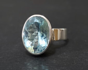 Large Oval Blue Topaz Ring, 925 Sterling Silver, Size US 8 UK P 1/2, Stone Size 1.5cm x 1.1cm, Mistry Gems, R113B