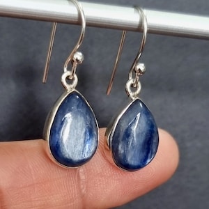 Pendientes de cianita azul, forma de lágrima, 14 mm x 10 mm, plata 925, gema azul denim, joyería nupcial, gema del Himalaya, Mistry Gems, E11K