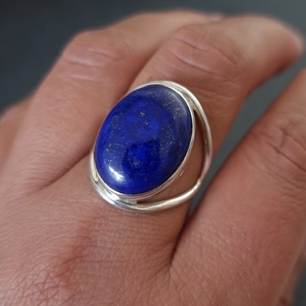 Grote ovale Lapis Lazuli ring, 20 mm x 15 mm, 925 sterling zilveren cocktailring, kobaltblauwe edelsteen, 9e verjaardag, Mistry Gems, R80LL