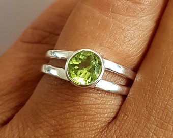 Modern Facetted Round Peridot Ring, 925 Sterling Silver, August Birthstone, Stacking Ring Design, 16th Anniversary Gift, Mistry Gems, R22P