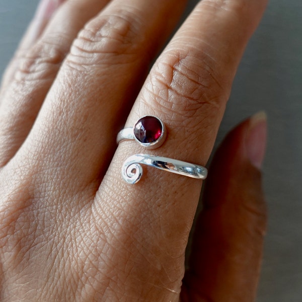 Verstelbare granaatring, 925 sterling zilveren wikkelring, spiraalvormige duimring, Snake Toe-ring, januari Birthstone, Mistry Gems, R61G