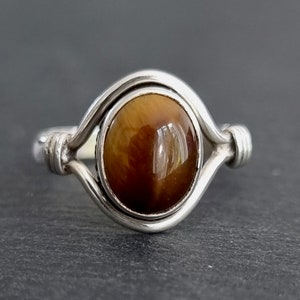 Unisex Oval Tigers Eye Ring, 925 Sterling Silver, Brown Yellow Gemstone, 18th Anniversary, Solitaire Engagement Ring, Mistry Gems, R13TE
